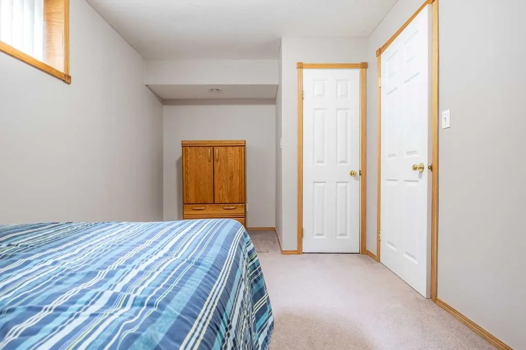 27 Upland Manor Brooks AB T1R 1L4