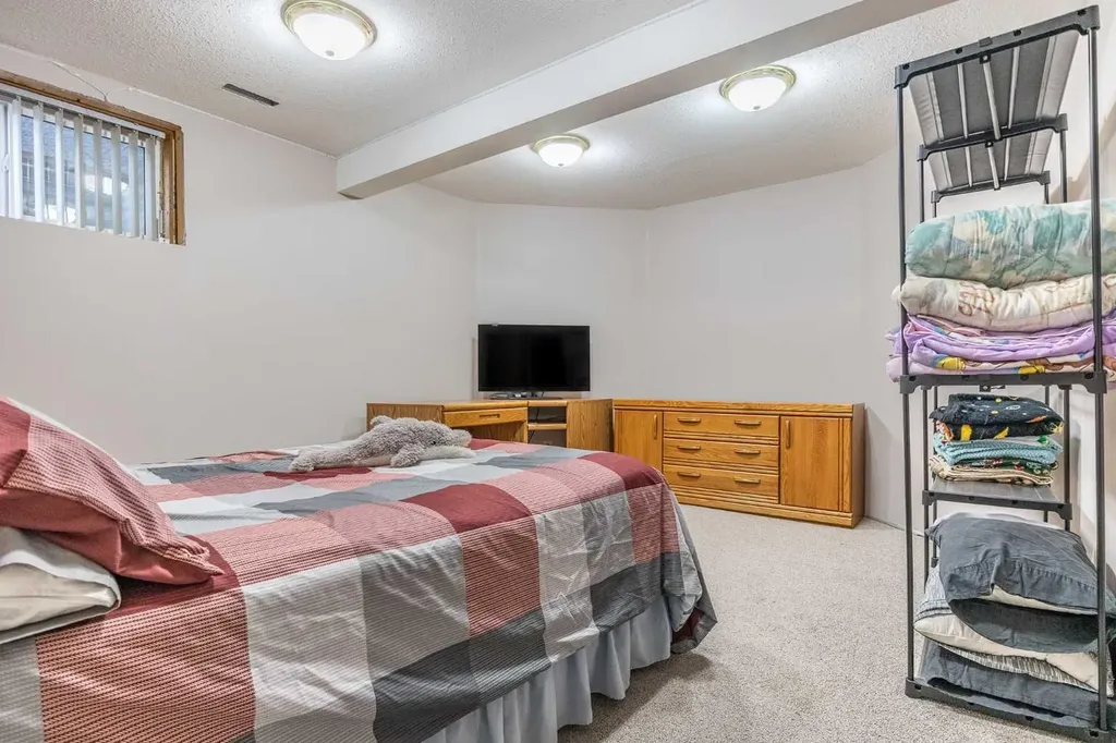 27 Upland Manor Brooks AB T1R 1L4