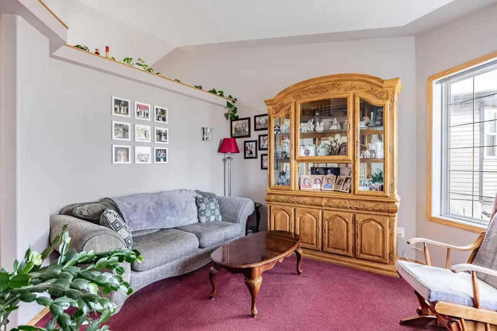 27 Upland Manor Brooks AB T1R 1L4
