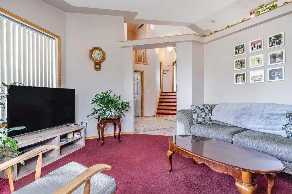 27 Upland Manor Brooks AB T1R 1L4
