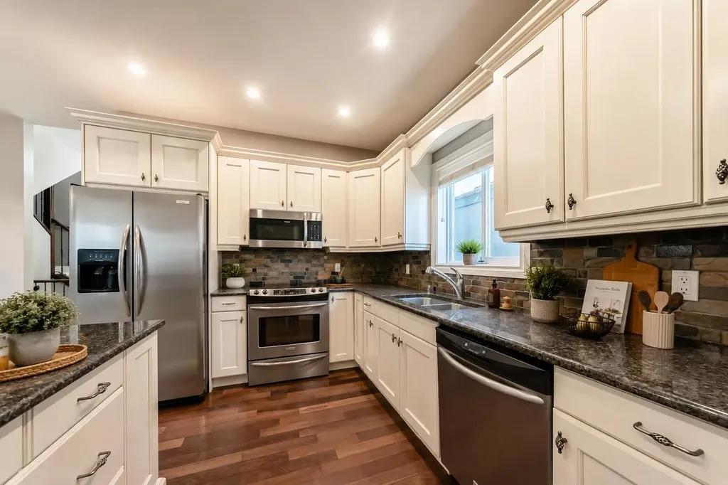 1444 40 Street SW Calgary AB T3C 1W7