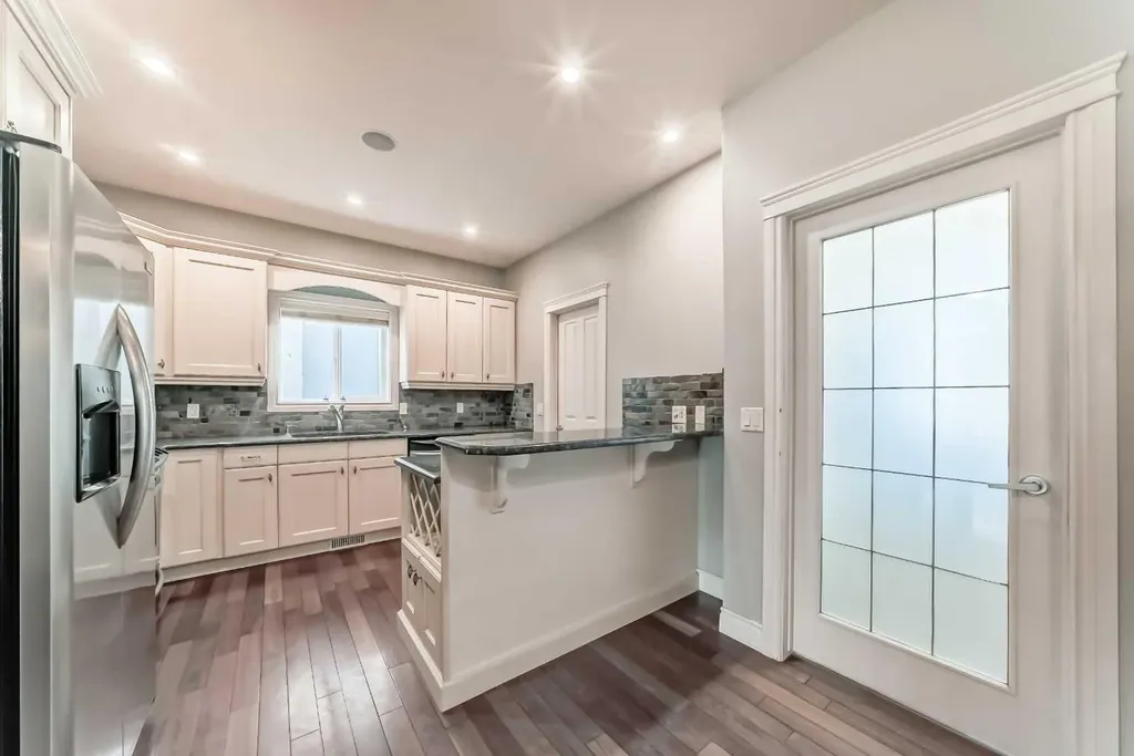 1444 40 Street SW Calgary AB T3C 1W7