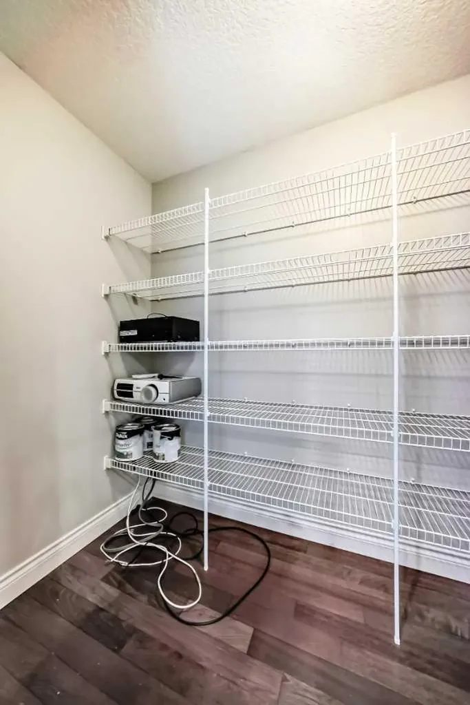 1444 40 Street SW Calgary AB T3C 1W7