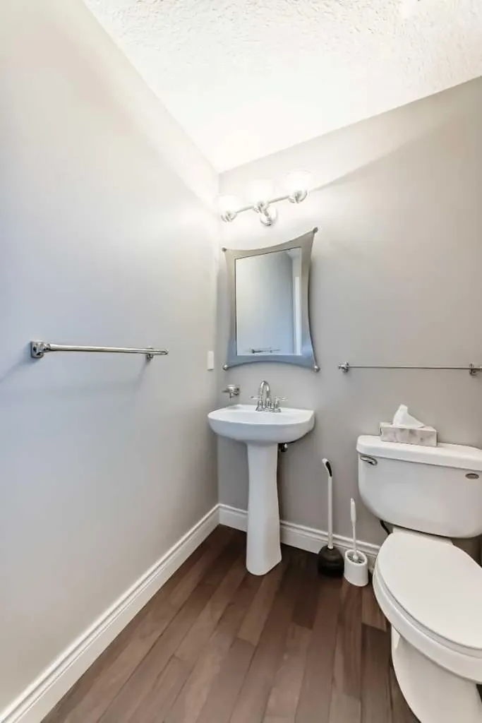 1444 40 Street SW Calgary AB T3C 1W7