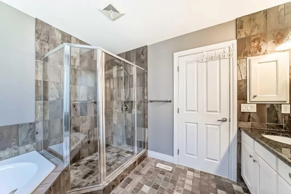 1444 40 Street SW Calgary AB T3C 1W7