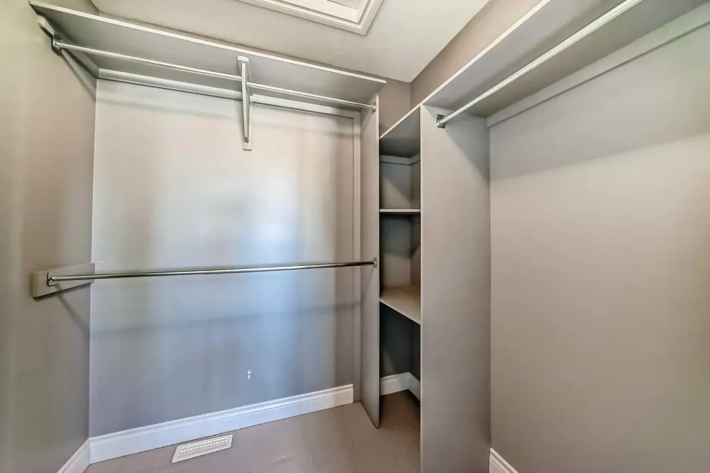 1444 40 Street SW Calgary AB T3C 1W7