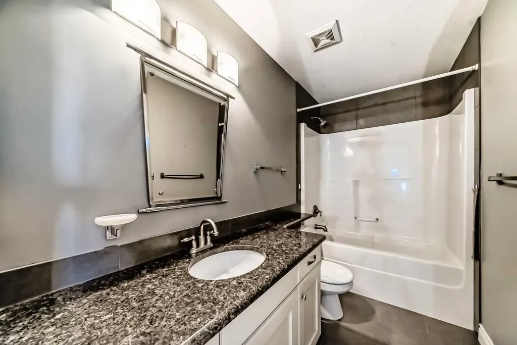 1444 40 Street SW Calgary AB T3C 1W7