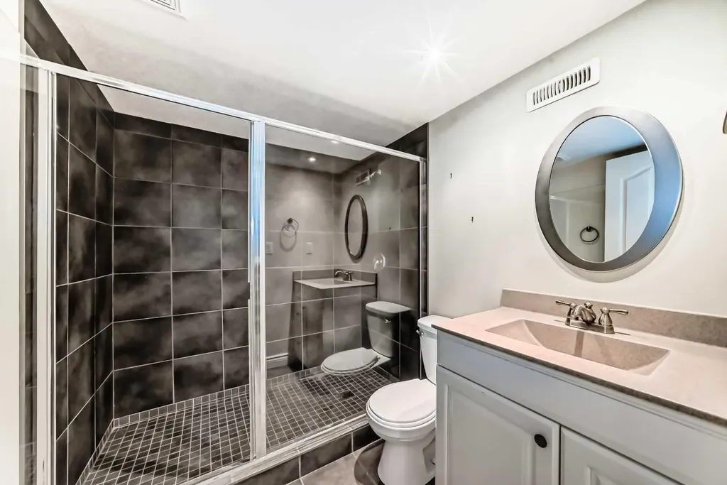 1444 40 Street SW Calgary AB T3C 1W7