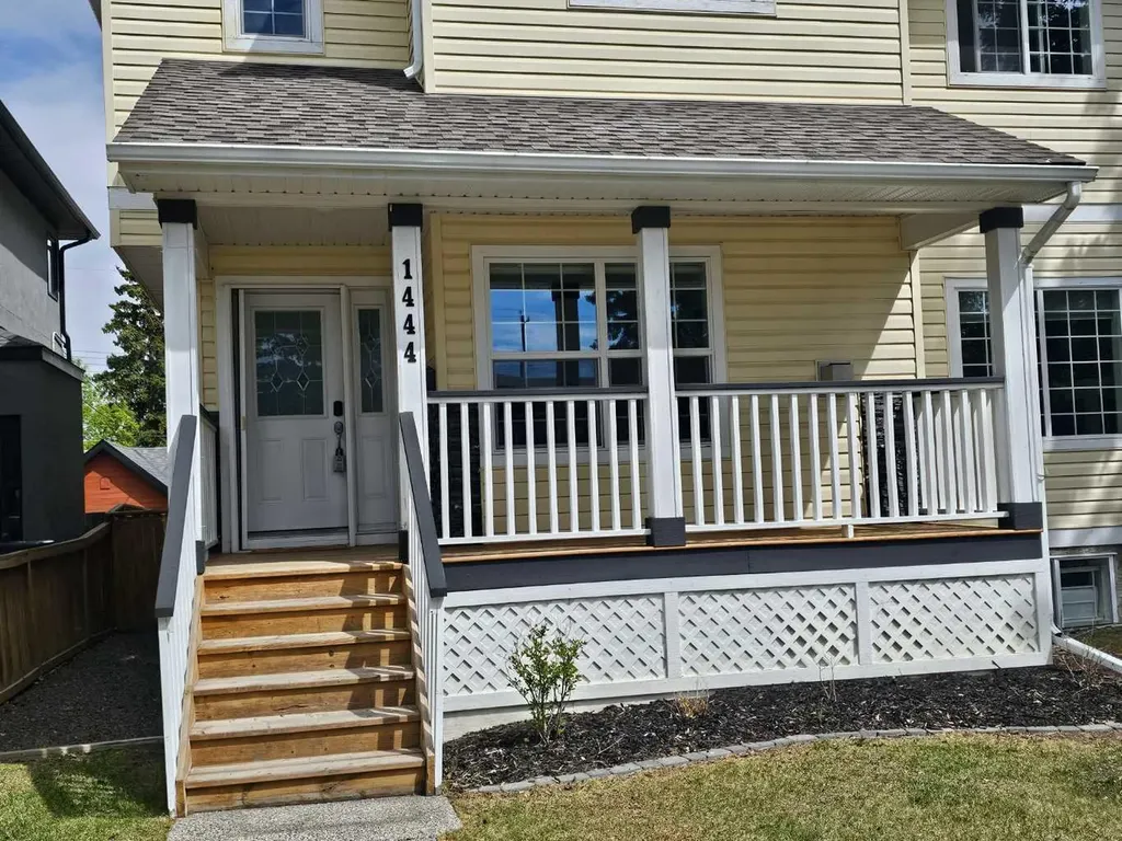 1444 40 Street SW Calgary AB T3C 1W7