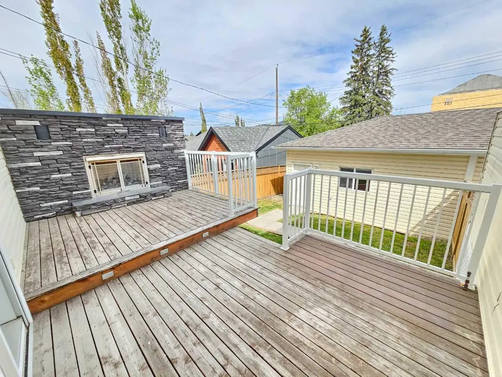 1444 40 Street SW Calgary AB T3C 1W7