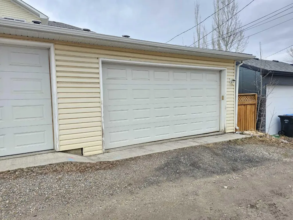 1444 40 Street SW Calgary AB T3C 1W7