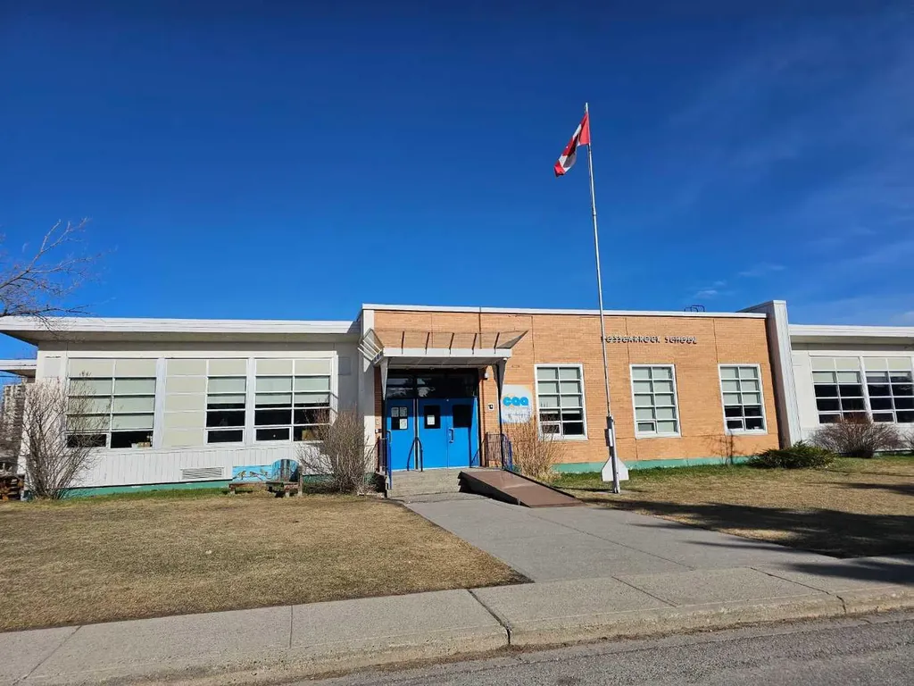 1444 40 Street SW Calgary AB T3C 1W7