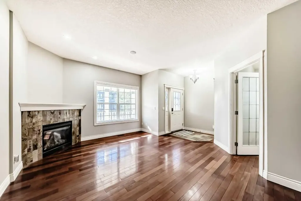 1444 40 Street SW Calgary AB T3C 1W7