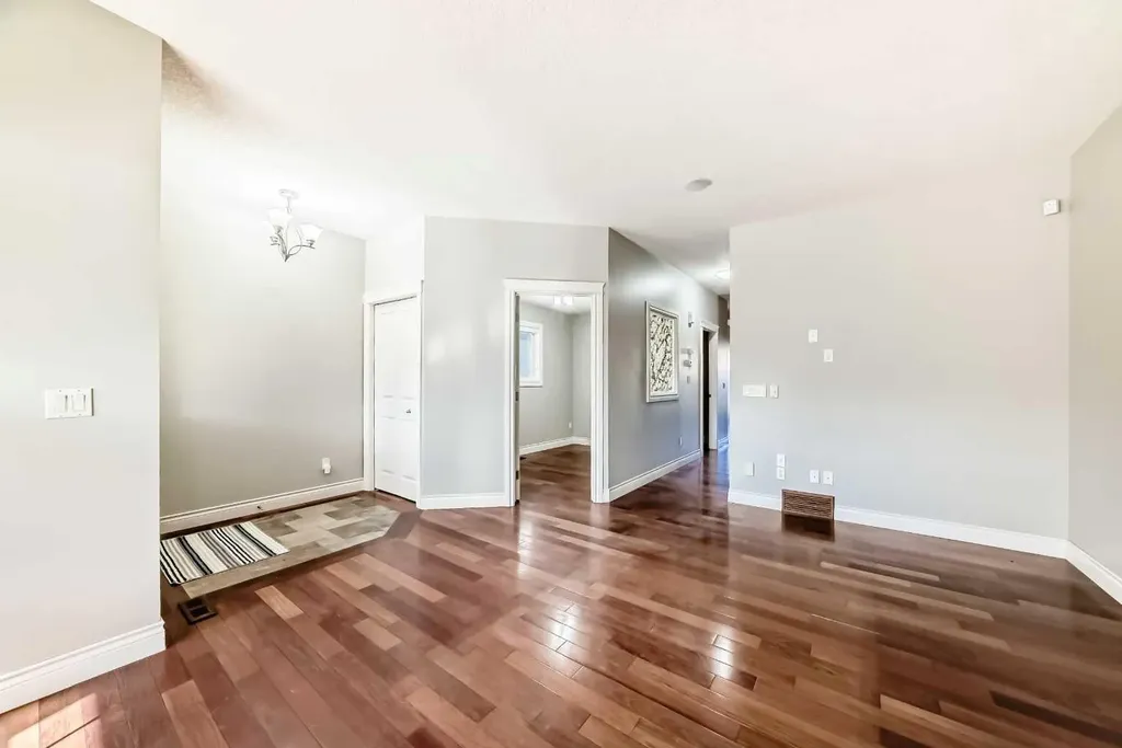 1444 40 Street SW Calgary AB T3C 1W7