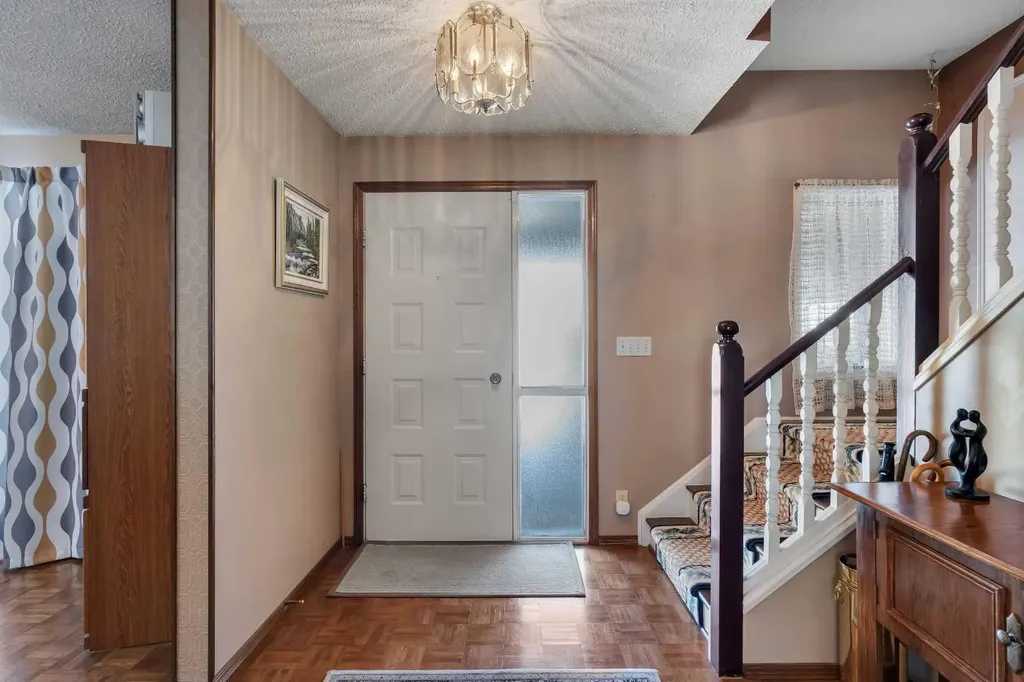51 Parkwood Crescent Strathmore AB T1P 1H5