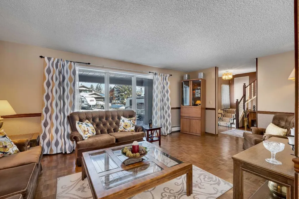 51 Parkwood Crescent Strathmore AB T1P 1H5