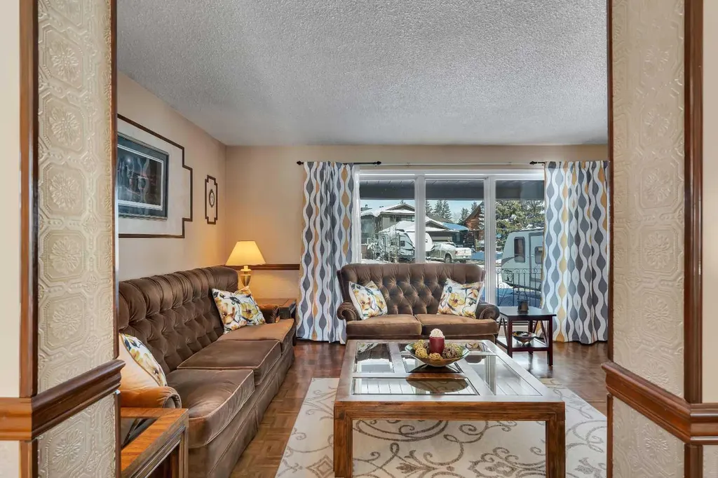 51 Parkwood Crescent Strathmore AB T1P 1H5