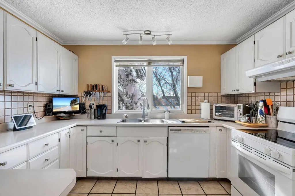 51 Parkwood Crescent Strathmore AB T1P 1H5