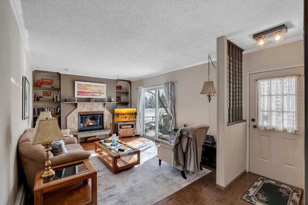 51 Parkwood Crescent Strathmore AB T1P 1H5