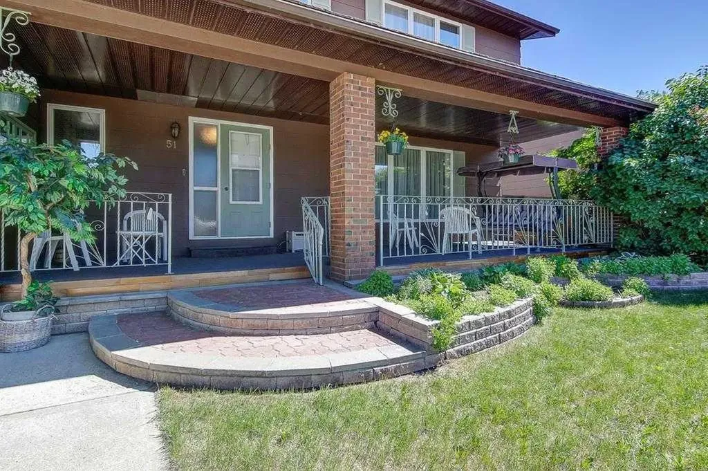 51 Parkwood Crescent Strathmore AB T1P 1H5