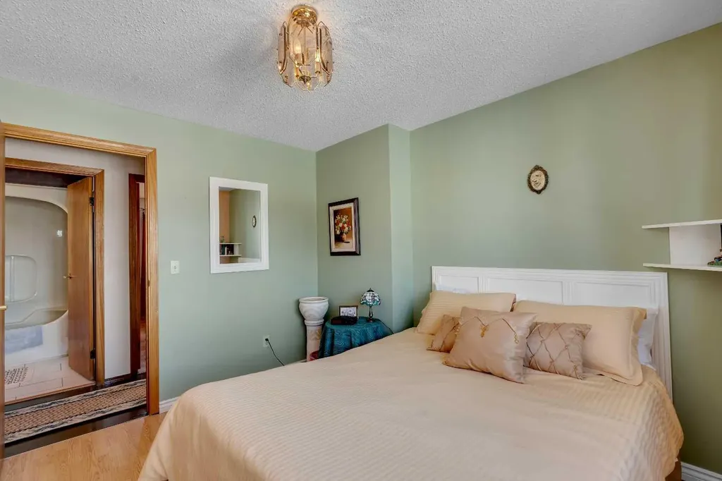 51 Parkwood Crescent Strathmore AB T1P 1H5