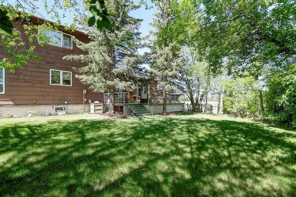 51 Parkwood Crescent Strathmore AB T1P 1H5
