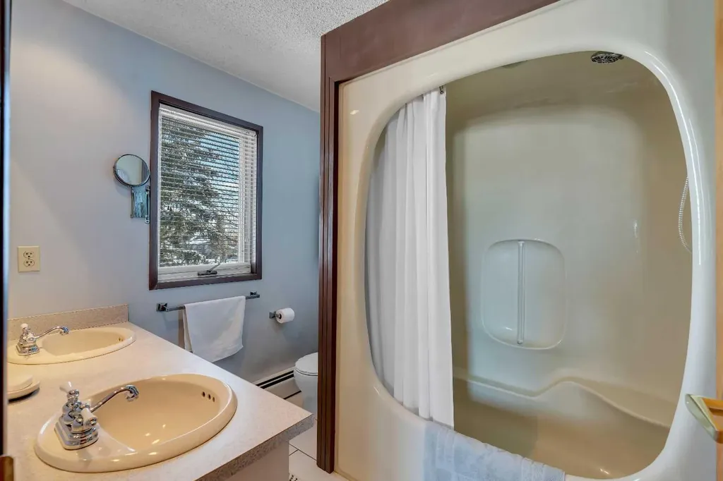 51 Parkwood Crescent Strathmore AB T1P 1H5