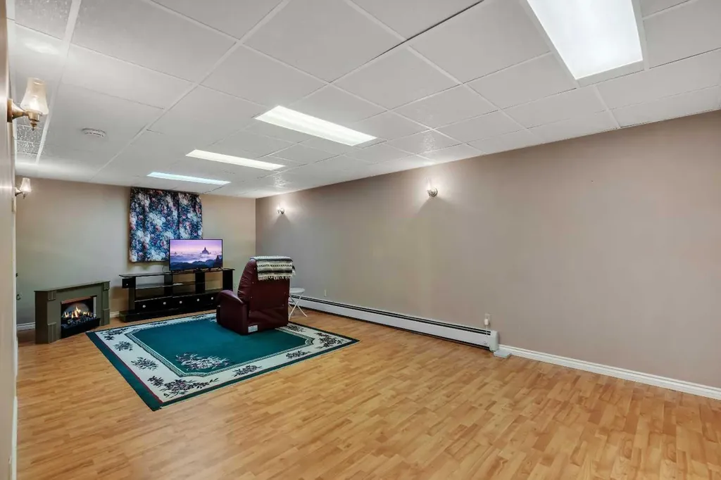 51 Parkwood Crescent Strathmore AB T1P 1H5