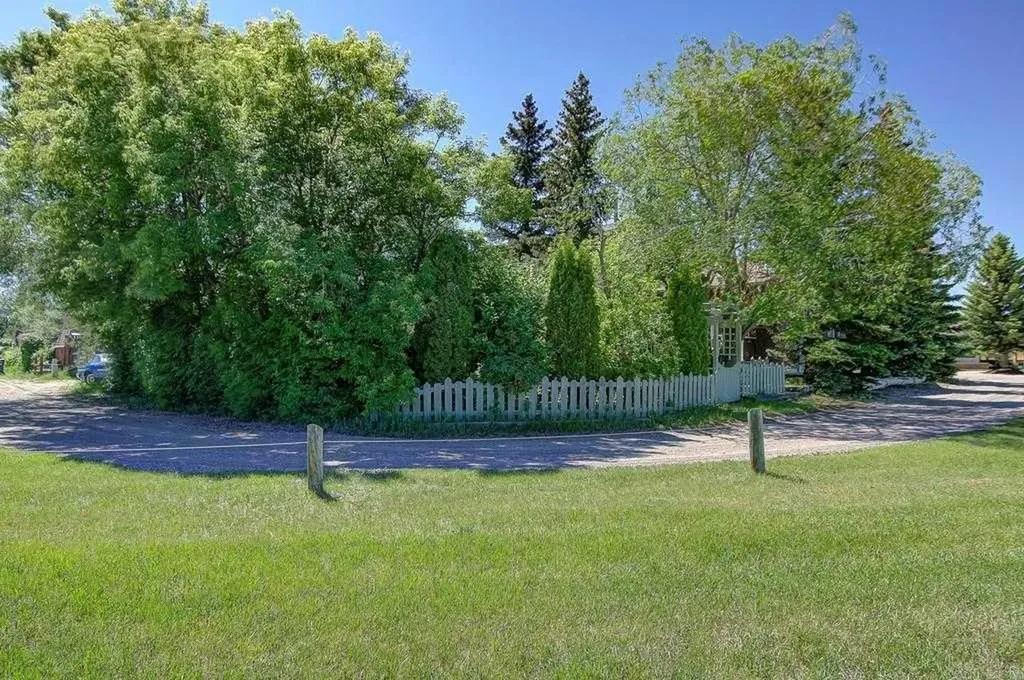 51 Parkwood Crescent Strathmore AB T1P 1H5