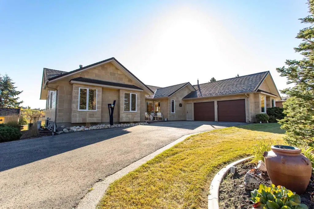 37 Wildrose Street Lacombe AB T4L 1Y4