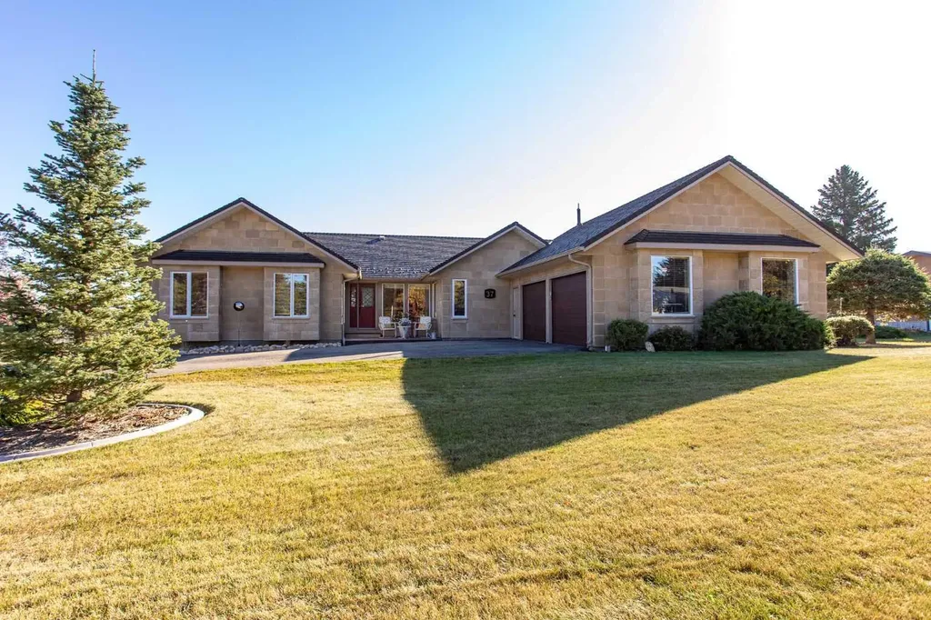 37 Wildrose Street Rural Lacombe County AB T4L 1Y4