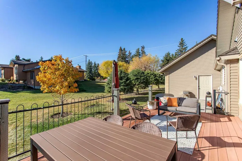 37 Wildrose Street Lacombe AB T4L 1Y4