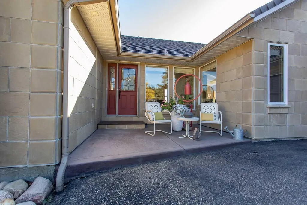 37 Wildrose Street Lacombe AB T4L 1Y4