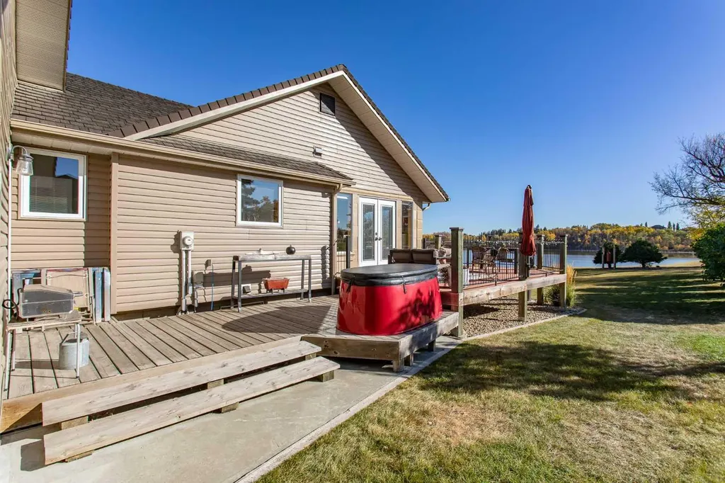 37 Wildrose Street Lacombe AB T4L 1Y4