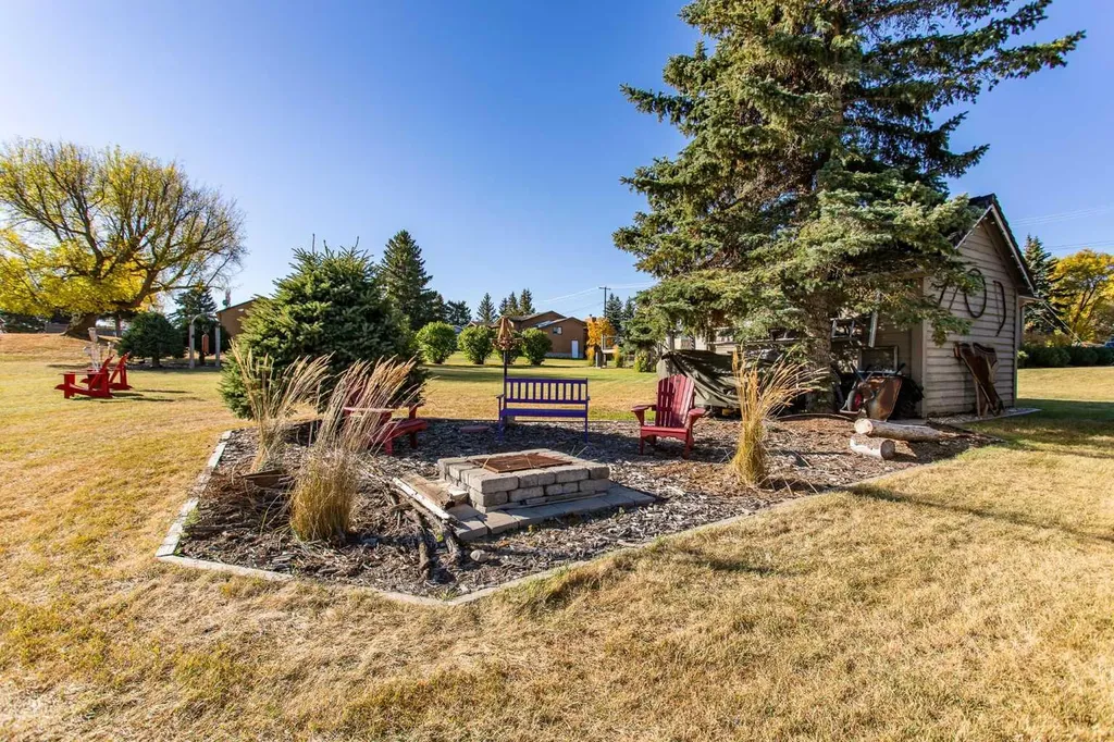 37 Wildrose Street Rural Lacombe County AB T4L 1Y4