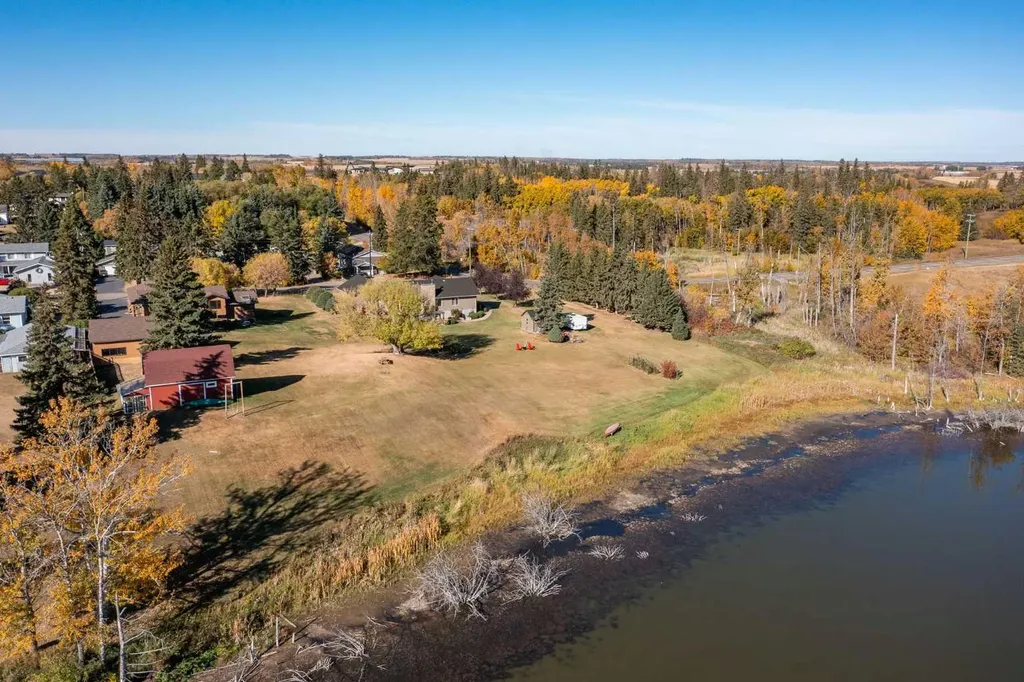 37 Wildrose Street Lacombe AB T4L 1Y4