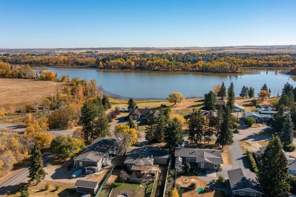 37 Wildrose Street Lacombe AB T4L 1Y4