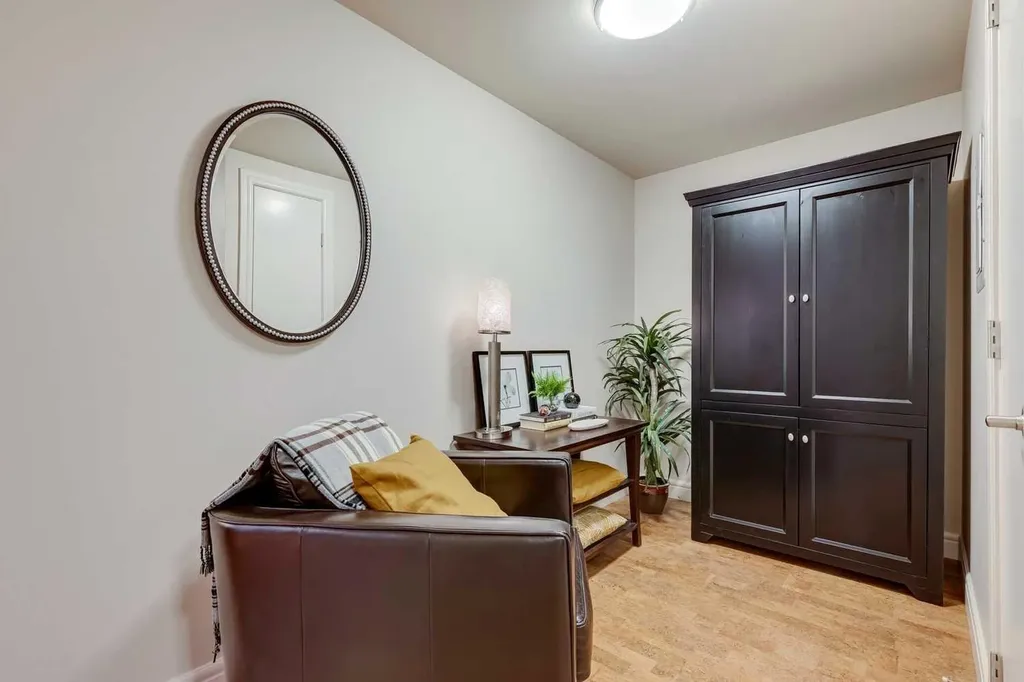 817 15 Avenue SW Calgary AB T2R 0H8