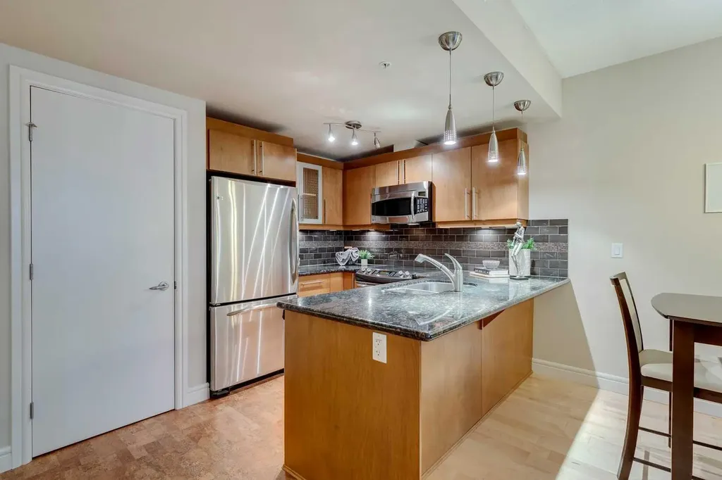 817 15 Avenue SW Calgary AB T2R 0H8