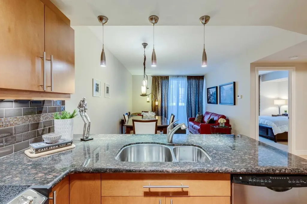 817 15 Avenue SW Calgary AB T2R 0H8