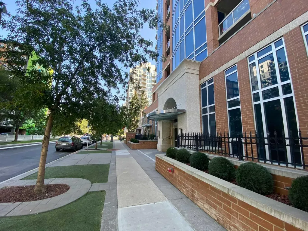 817 15 Avenue SW Calgary AB T2R 0H8