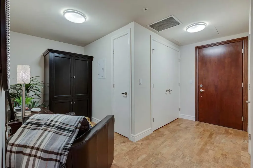 817 15 Avenue SW Calgary AB T2R 0H8