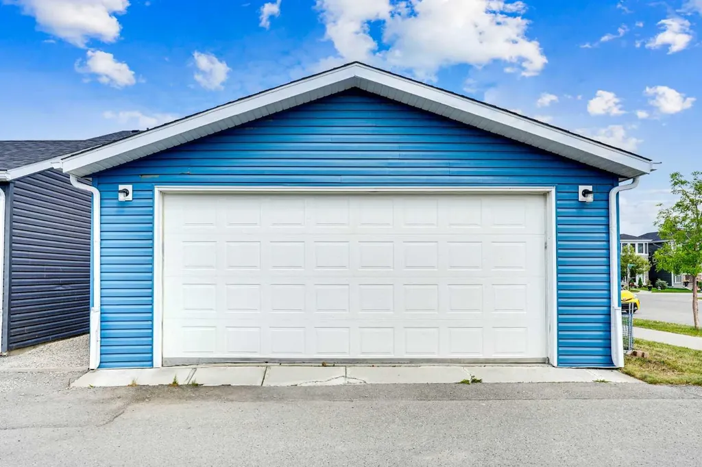 5 Red Embers Row NE Calgary AB T3N 0R4