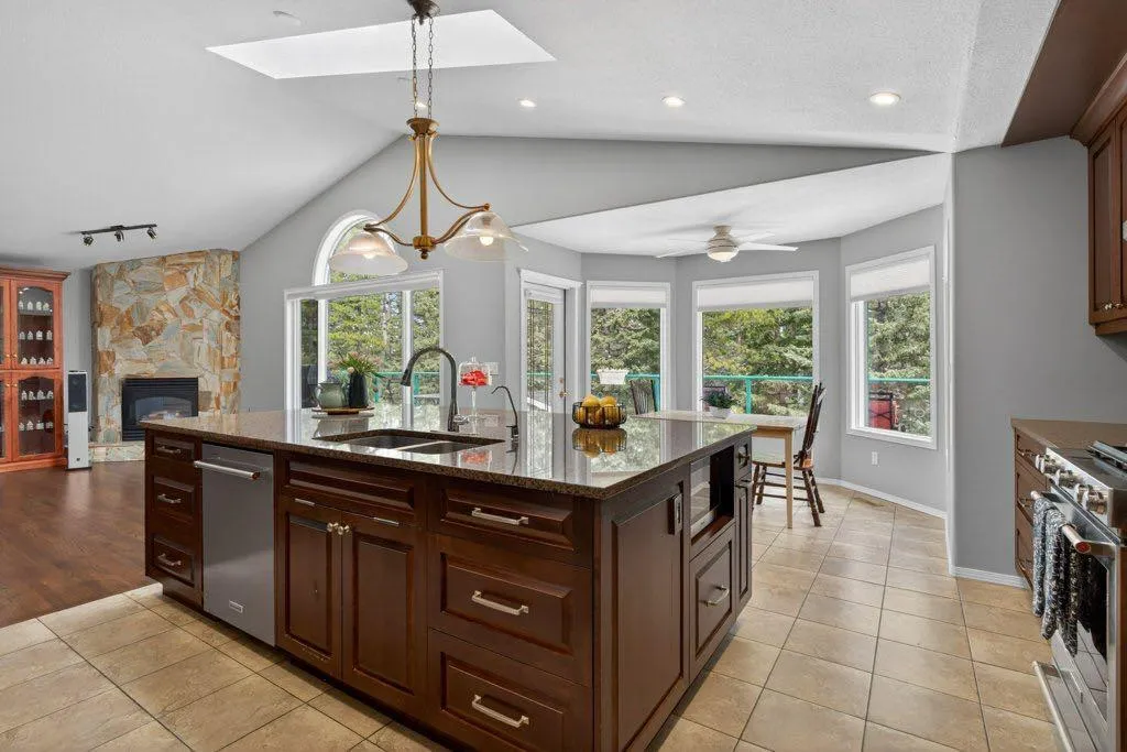 39 Highlands Terrace Bragg Creek AB T0L 0K0