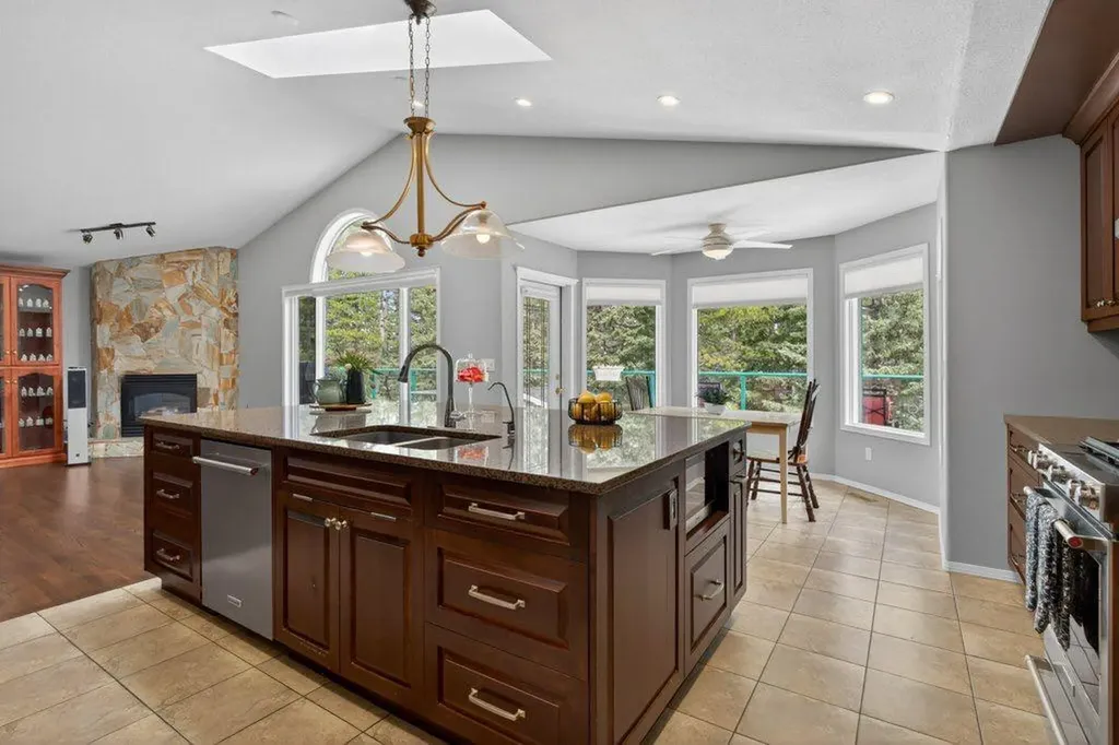 39 Highlands Terrace Bragg Creek AB T0L 0K0
