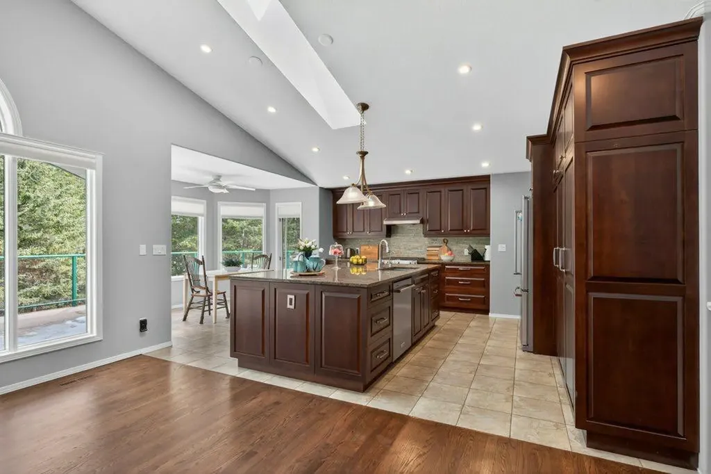 39 Highlands Terrace Bragg Creek AB T0L 0K0