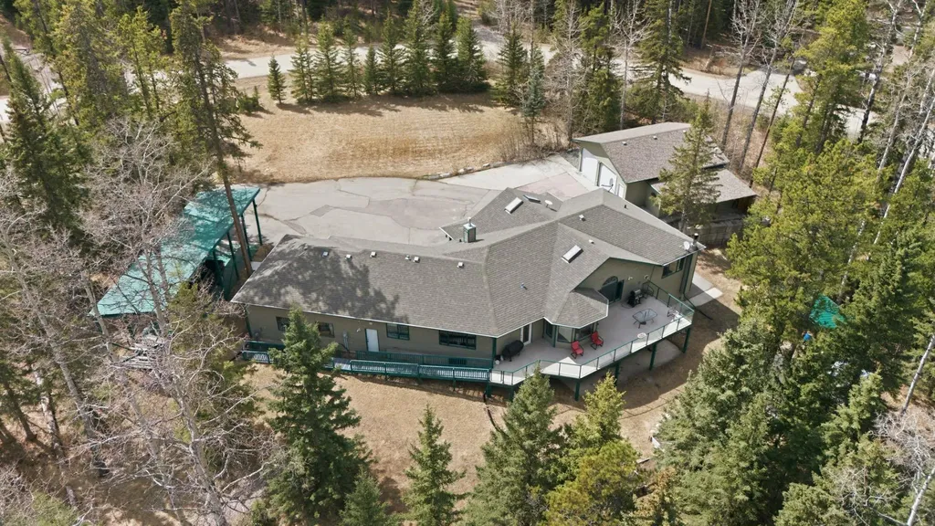 39 Highlands Terrace Bragg Creek AB T0L 0K0
