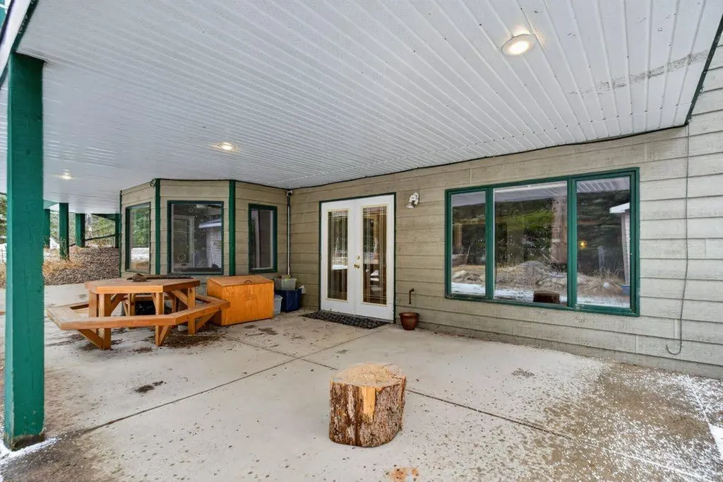 39 Highlands Terrace Bragg Creek AB T0L 0K0