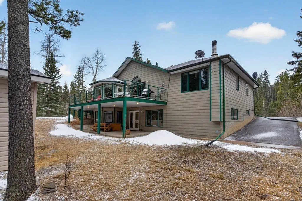 39 Highlands Terrace Bragg Creek AB T0L 0K0