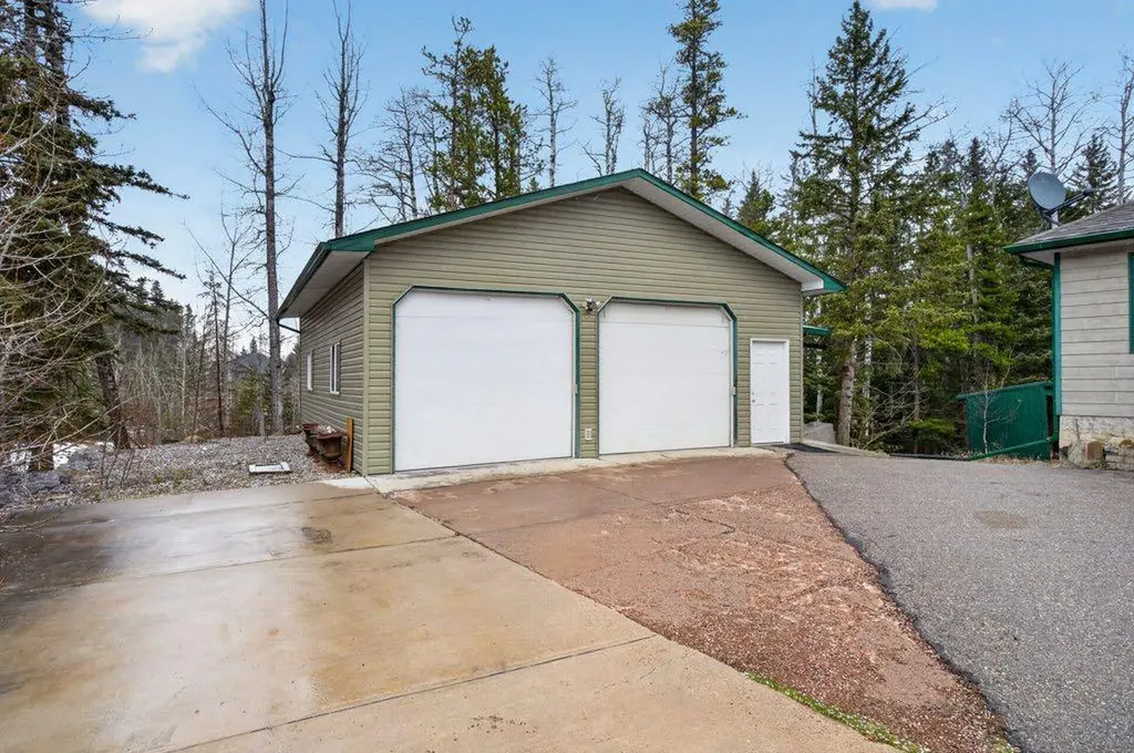 39 Highlands Terrace Bragg Creek AB T0L 0K0